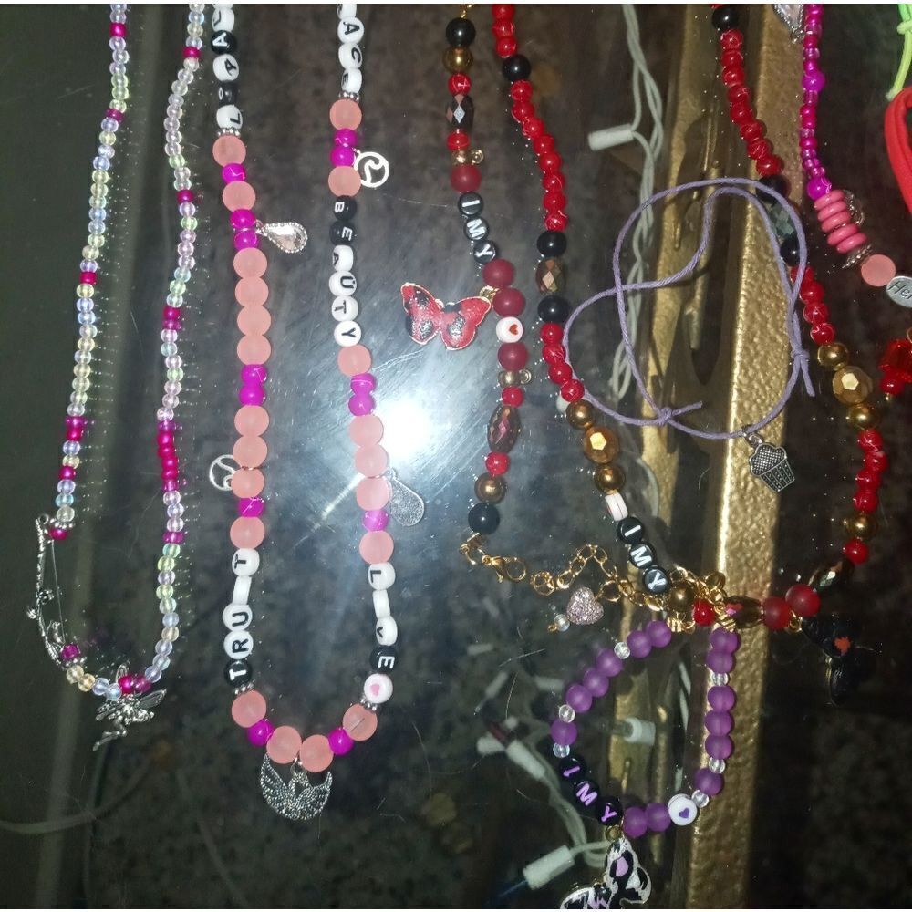 Randomized jewelry lot - Picture 4 of 7
